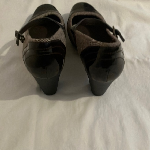 Clarks Patent Brown Tweed Comfort Heels with Retro Secretary Chic with Strap - Picture 2 of 6